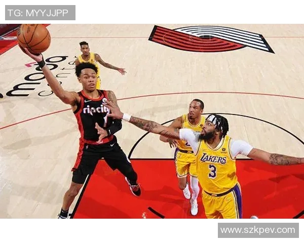 雄鹿与开拓者精彩对决全场录像回放分析与精彩瞬间集锦 雄鹿与开拓者精彩对决全场录像回放分析与精彩瞬间集锦